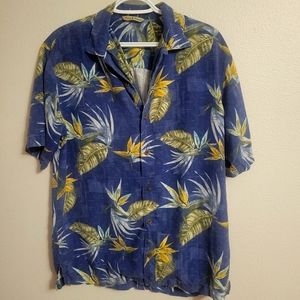 Size Small Tommy Bahama 100% Silk Haweaiin/Tropical Shirt.